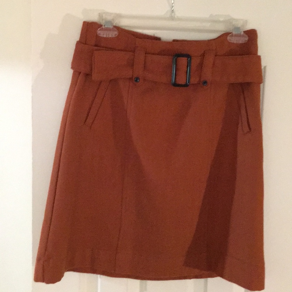 Vintage-style belted skirt.